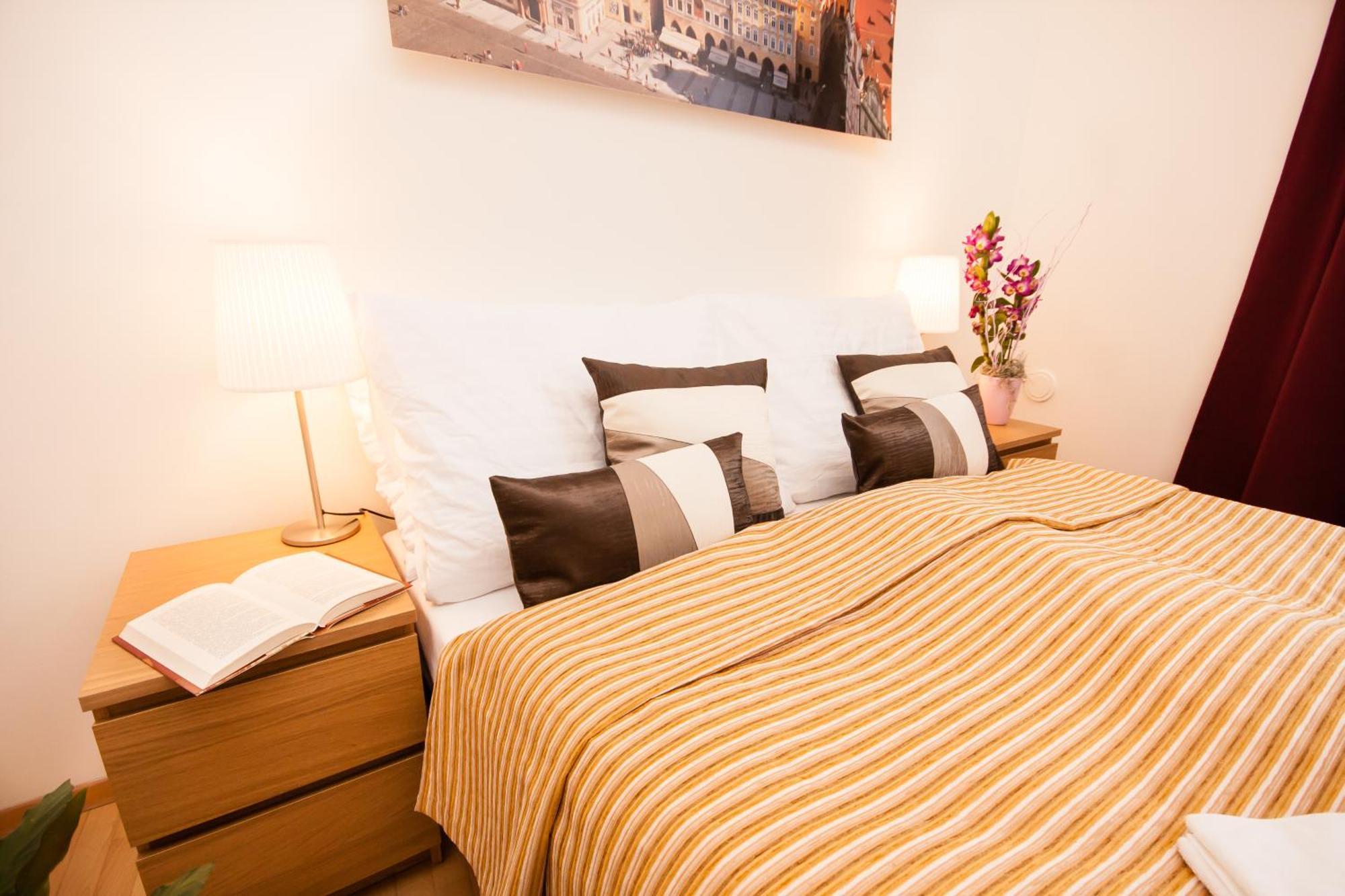 Wenceslas Square Lofts Прага Екстер'єр фото